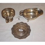 Silver gravy boat, pin dish and silver cup - approx 284g