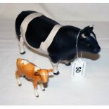 Beswick Fresian Bull and small Gurnsey cow