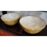 2 T G Green mixing bowls