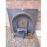 Cast iron fire insert with accessories