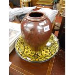 Stoneware pot and fruit bowl