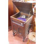 Oak wind up cabinet gramophone