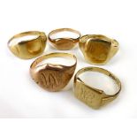 Five 9 ct gold signet rings, total weigh