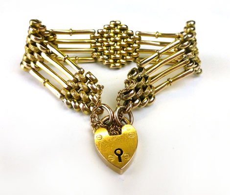 A 9 ct gold fancy link bracelet with hea - Image 2 of 2