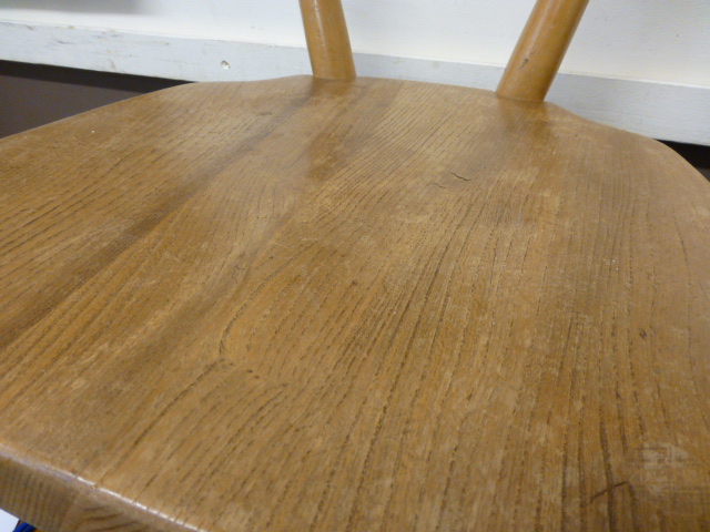 An Ercol elm and beech stacking chair with single back rest on tapering legs CONDITION REPORT: - Image 4 of 5