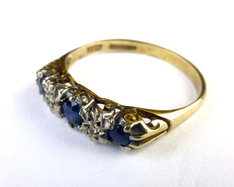 A 9ct yellow gold ring set three graduated sapphires interspersed with two small diamonds within a - Image 4 of 4