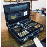 SOLINGEN CUTLERY SET, in fitted box, gol