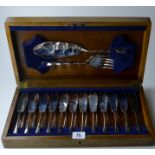 OAK CANTEEN OF 12 EACH EPNS FISH KNIVES & FORKS COMPLETE WITH SERVERS