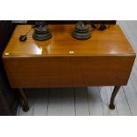 42" EDWARDIAN MAHOGANY PEMBROKE TABLE WITH SINGLE DRAWER ON CABRIOLE LEG