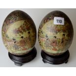 PAIR OF DECORATIVE ORIENTAL EGG ORNAMENTS ON STANDS