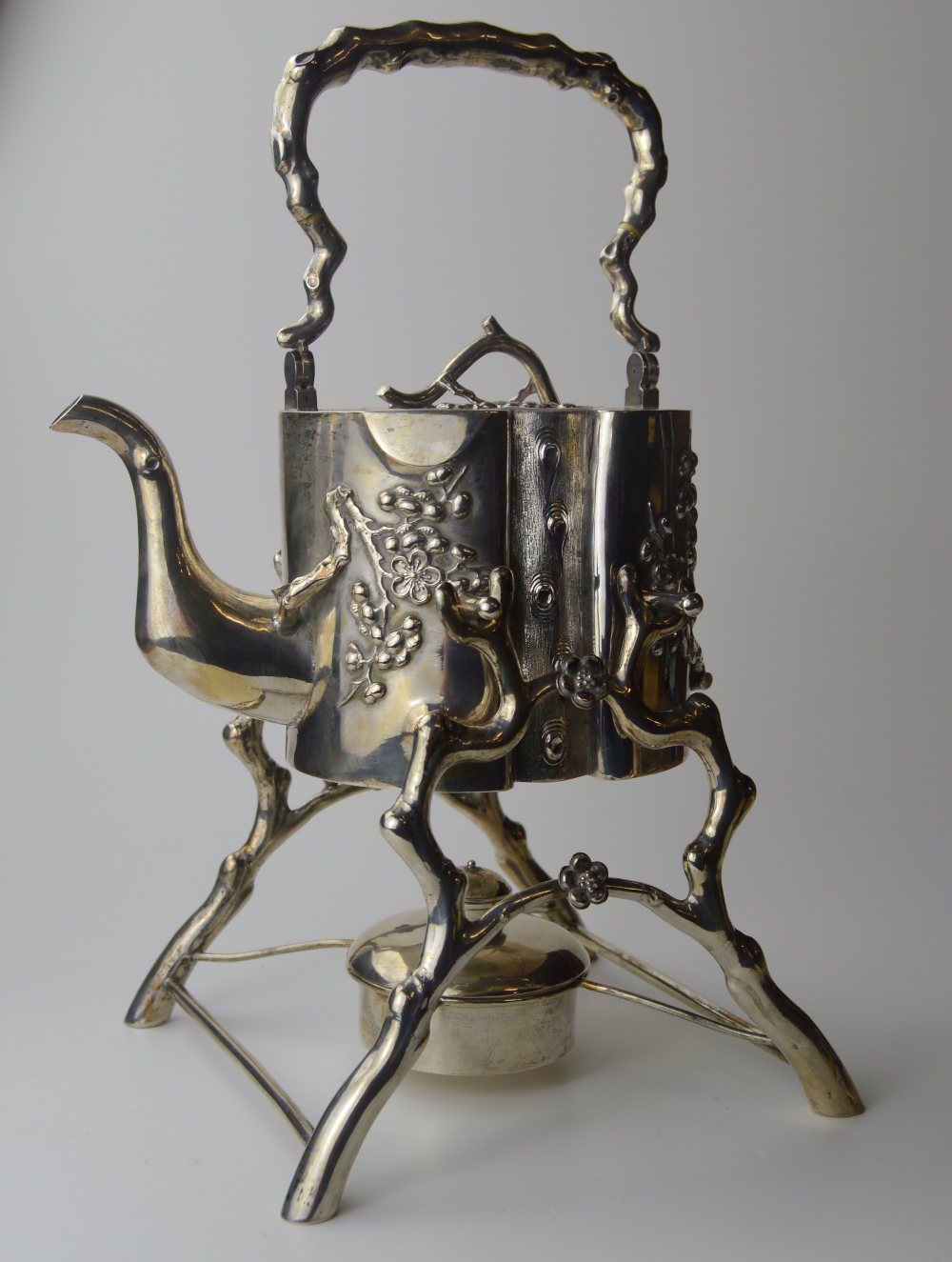 FINE CHINESE EXPORT SILVER SPIRIT KETTLE ON STAND WITH BURNER, WITH THE SUPPORTS, HANDLE & FINIAL