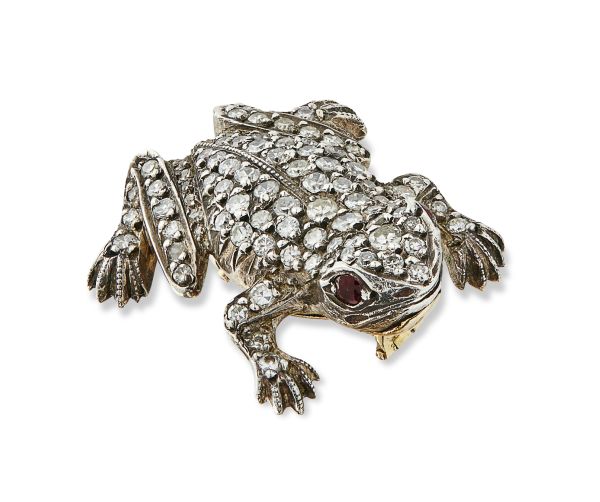 A diamond set frog broochapparently unmarked, the white metal body well modelled and pave set