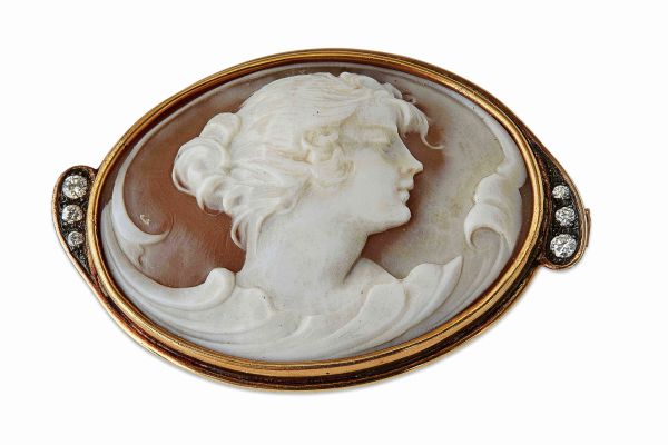 An Art Nouveau cameo broochof oval outline mounted in unmarked yellow metal, depicting a young woman