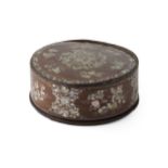 MOTHER-OF-PEARL INLAID CIRCULAR WOOD BOX AND COVERQING DYNASTY, 19TH CENTURYthe cover finely