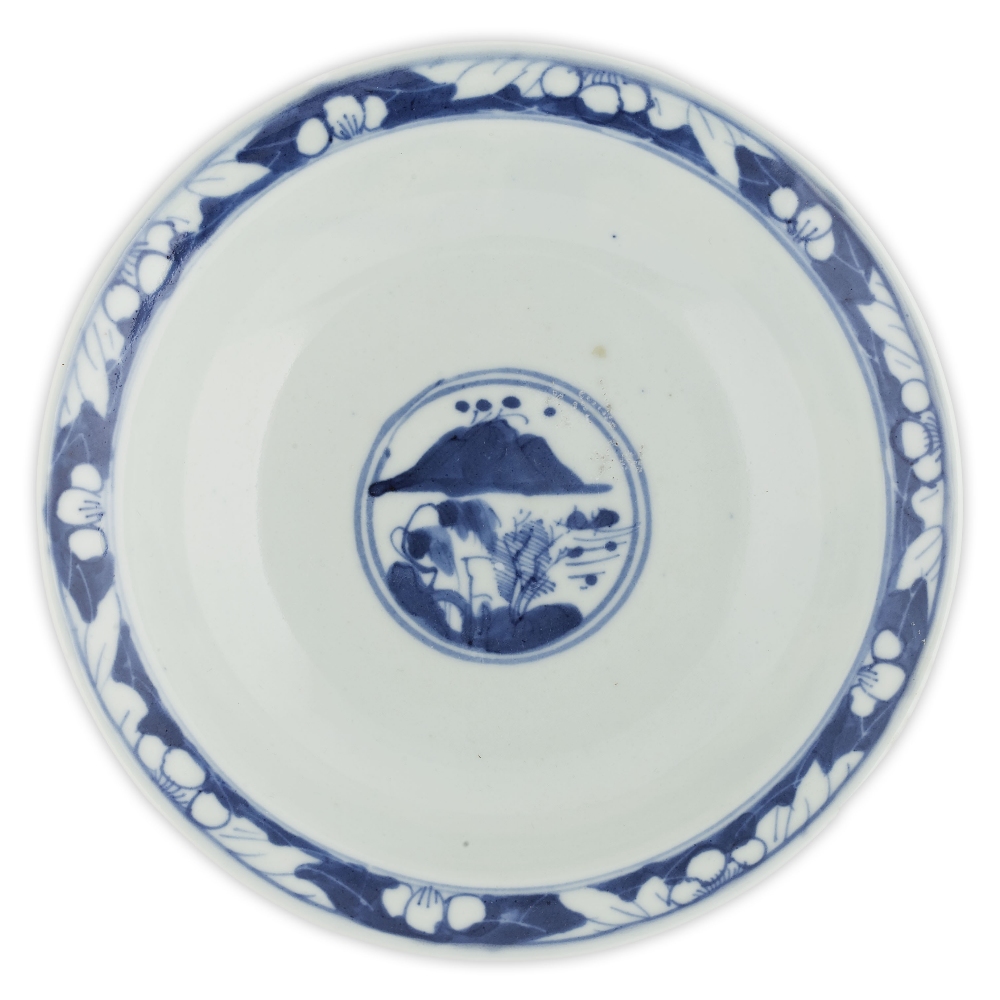 GROUP OF BLUE AND WHITE FOOTED BOWLS19TH/20TH CENTURYdecorated to the interior with a medallion - Image 9 of 24