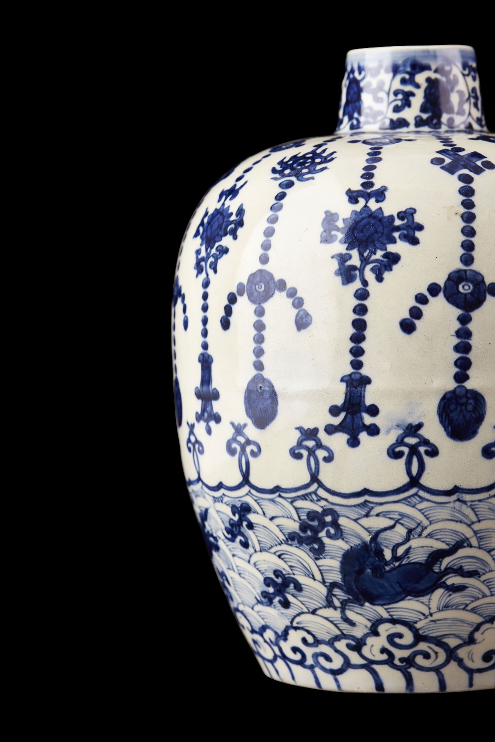 RARE BLUE AND WHITE JARJIAJING MARK AND OF THE PERIODof ovoid form, the rounded body decorated - Image 6 of 10