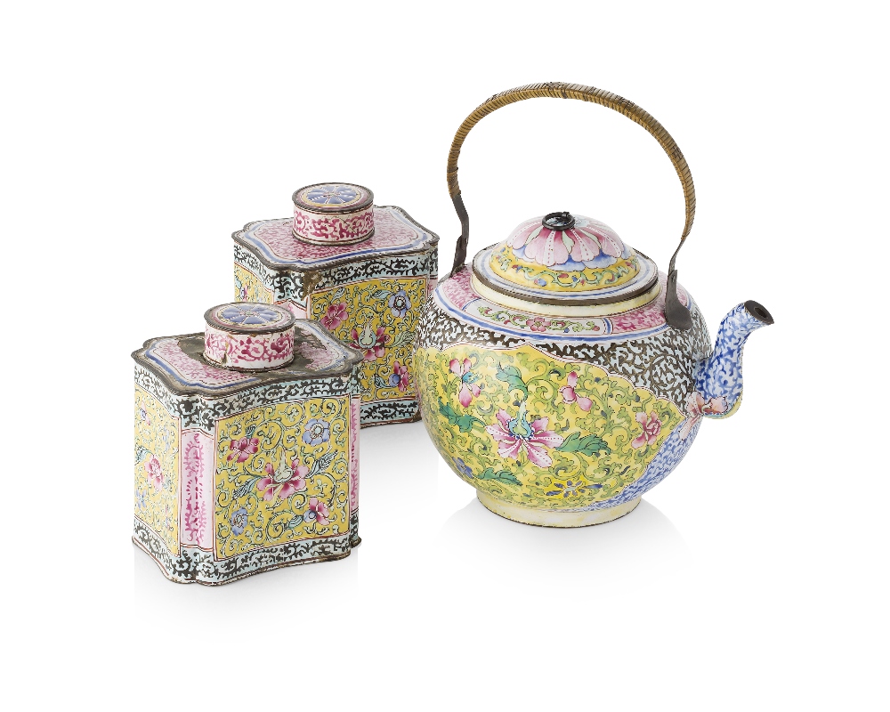 CANTON ENAMEL TEAPOT AND PAIR OF TEA CADDIESQING DYNASTY, LATE 18TH/EARLY 19TH CENTURYthe round body