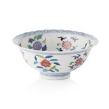 DOUCAI SCALLOP-RIMMED BOWLGUANGXU MARKthe interior and exterior painted in underglaze blue and
