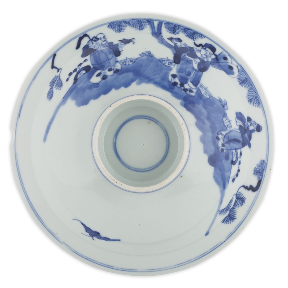 GROUP OF BLUE AND WHITE FOOTED BOWLS19TH/20TH CENTURYdecorated to the interior with a medallion - Image 2 of 24