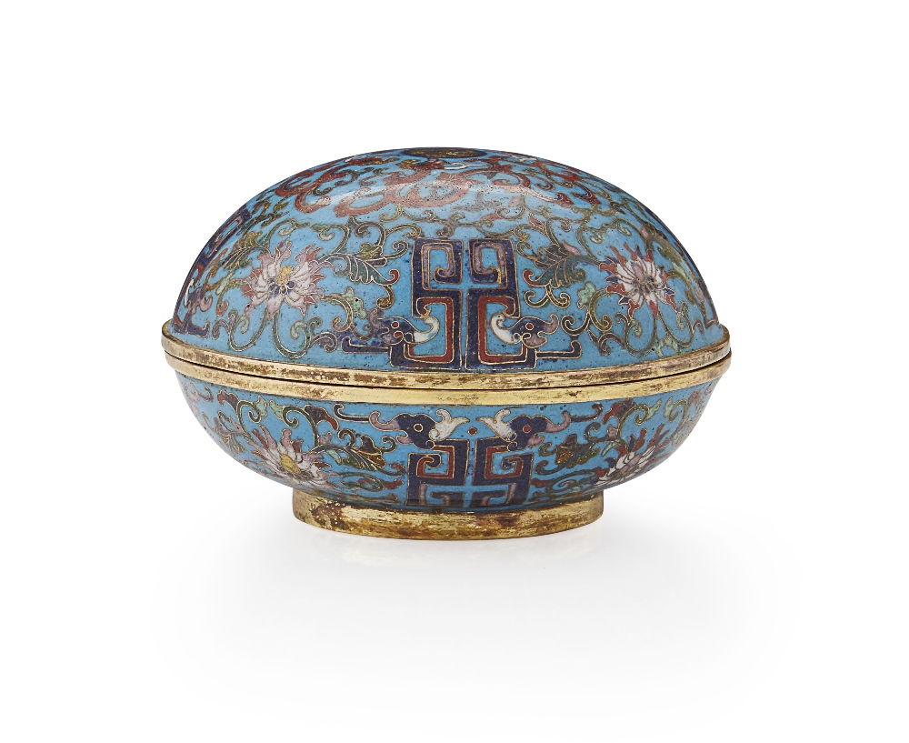 CLOISONNÉ BOX AND COVERQING DYNASTY, 19TH CENTURYof circular form with domed cover, decorated with