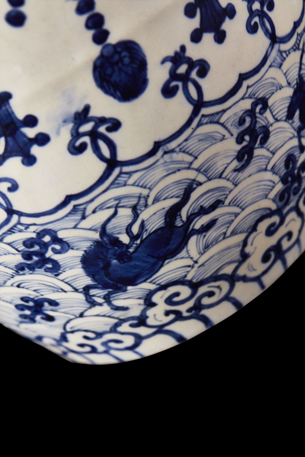 RARE BLUE AND WHITE JARJIAJING MARK AND OF THE PERIODof ovoid form, the rounded body decorated - Image 5 of 10