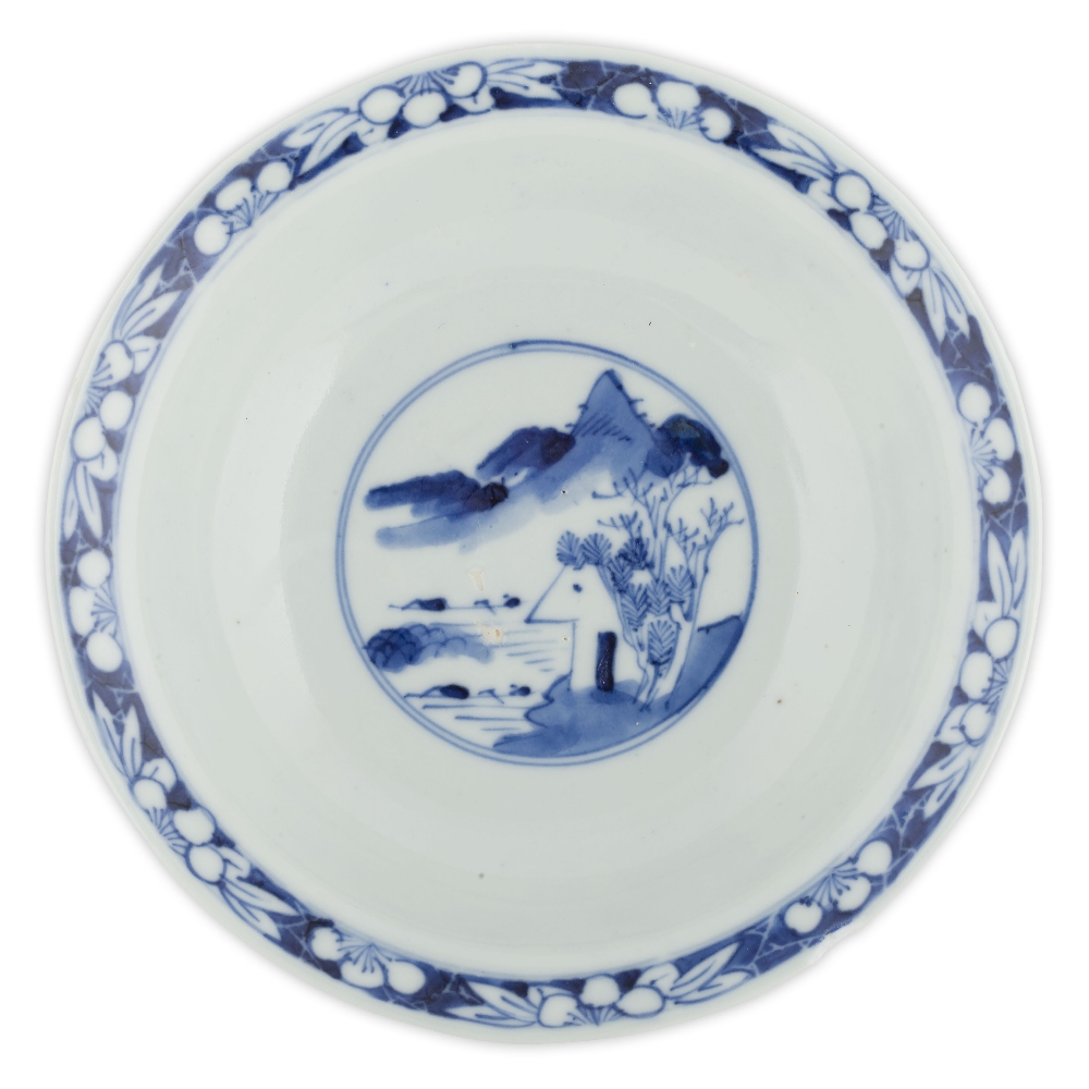 GROUP OF BLUE AND WHITE FOOTED BOWLS19TH/20TH CENTURYdecorated to the interior with a medallion - Image 21 of 24