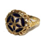 An 18 carat gold ring with blue enamel 4.2 grams