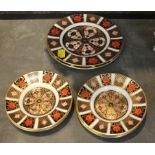 A selection of early 20th century Royal Crown Derby six saucers and two plates (8) £40-60