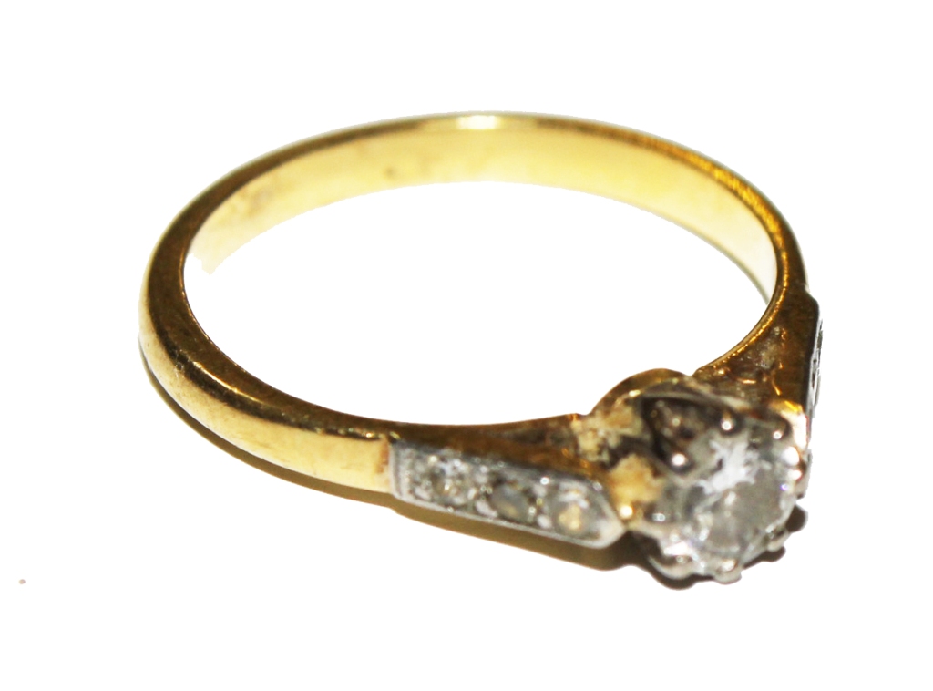 A single stone diamond ring with diamond shoulders