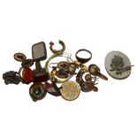 A small bag of miscellaneous jewellery
