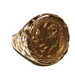 A half sovereign ring 10 g