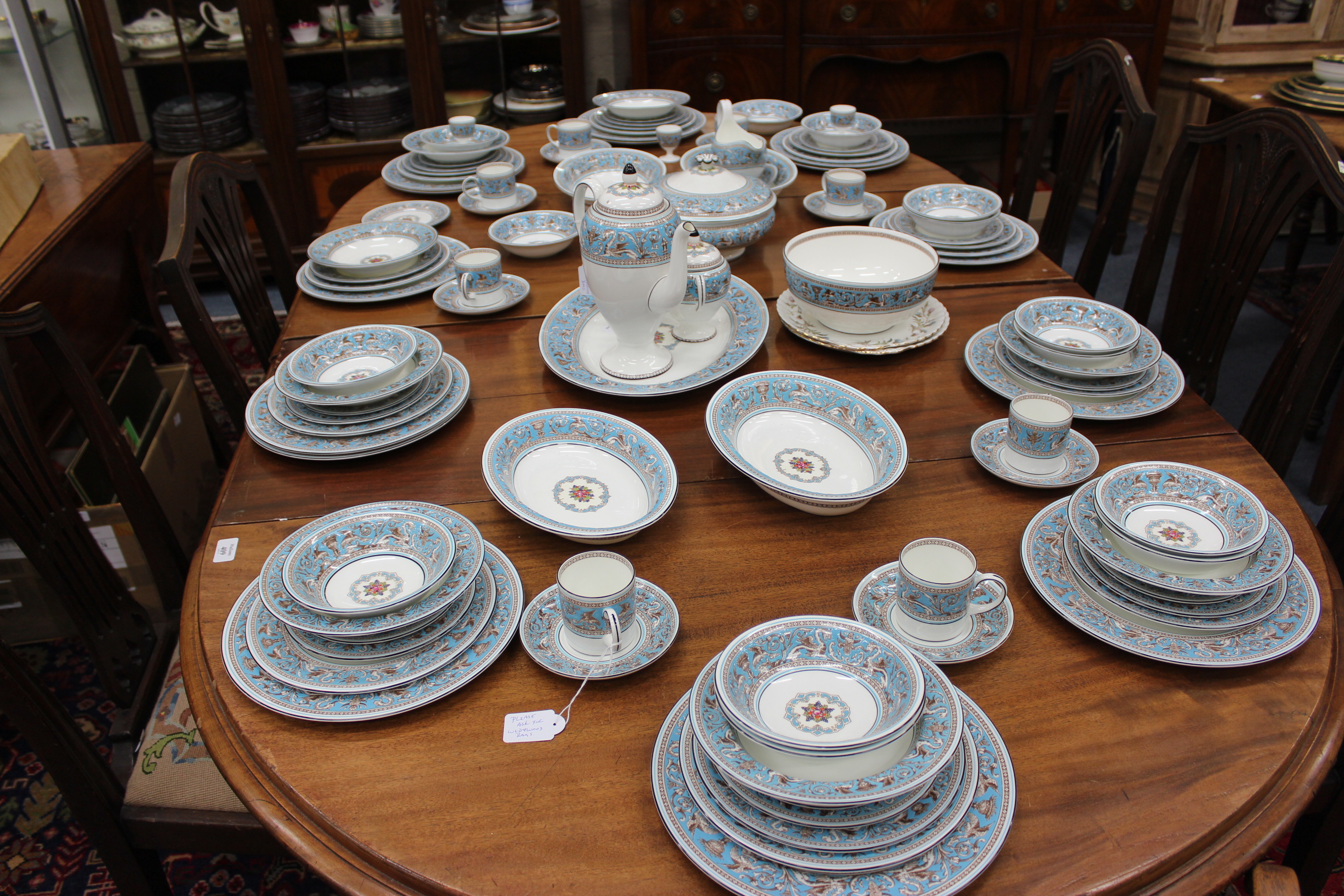 A WEDGEWOOD FLORENTINE PATTERNED PORCELAIN PART DINNER SERVICE decorated with classical motifs in