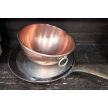 A SMALL QUANTITY OF METALWARE ITEMS to include a large copper frying pan with makers mark, Simon,