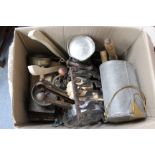 A QUANTITY OF VARIOUS METALWARES kitchenalia etc.