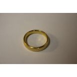 A 22CT GOLD WEDDING BAND