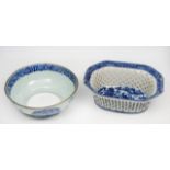 AN 18TH CENTURY CHINESE BLUE AND WHITE PORCELAIN BASKET with an octagonal top and stylised