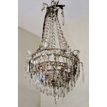 A REGENCY STYLE WATERFALL HANGING LIGHT FITTING with concentric rings and with hanging glass