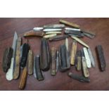 A SELECTION OF 19TH CENTURY AND LATER ANTLER HANDLED PENKNIVES to include a Venture Slater