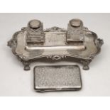 AN EARLY 20TH CENTURY SILVER DESK STAND with two cut glass silver topped ink wells, a pen rest and