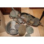 A QUANTITY OF VARIOUS METALWARE to include a fish kettle, a tea kettle etc