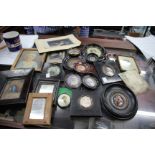 A COLLECTION OF VARIOUS MINIATURE FRAMES, some containing photographs