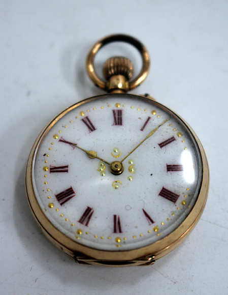 AN EARLY 20TH CENTURY LADIES 14 CARAT GOLD POCKET WATCH, the white dial with maroon Roman numerals