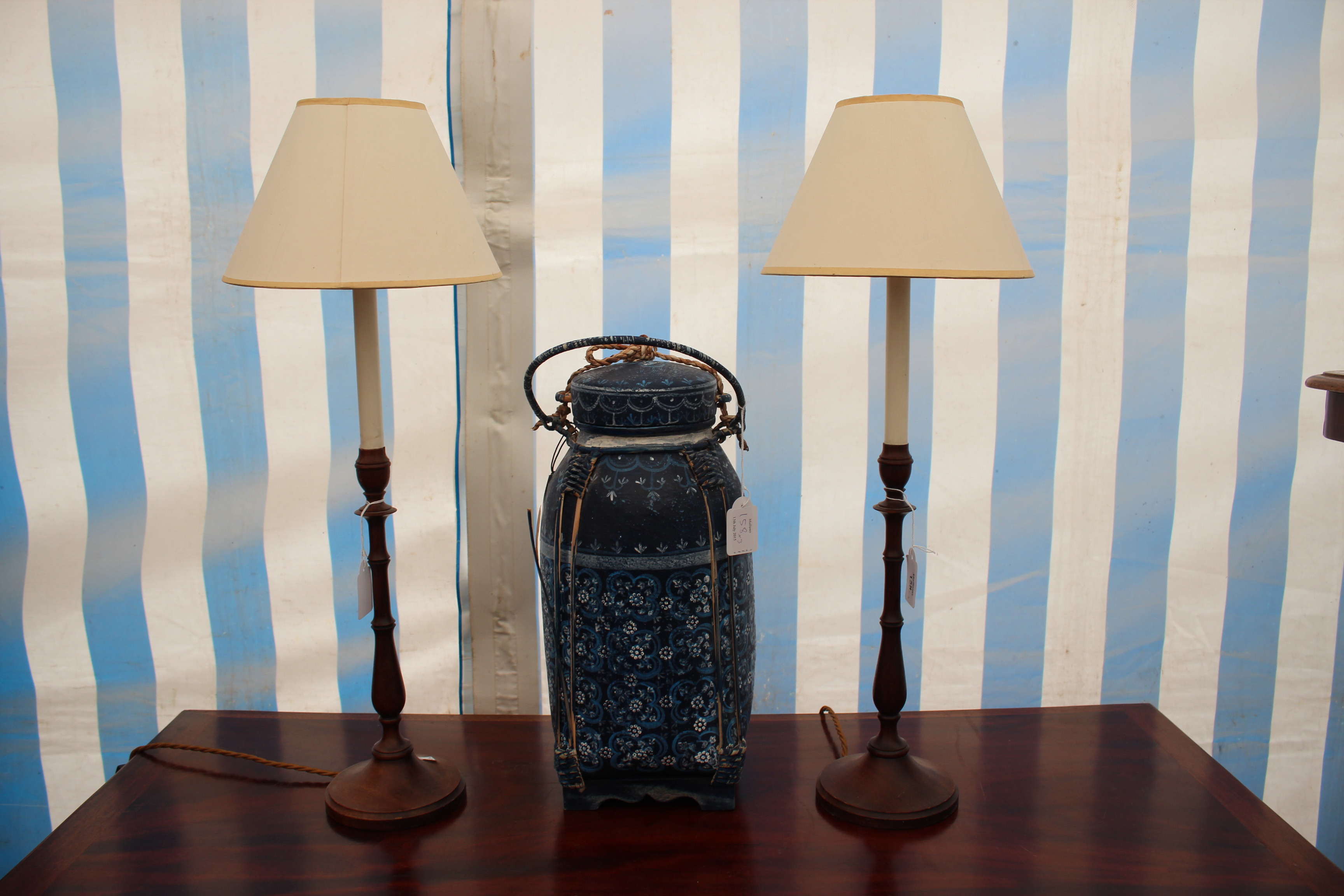 A PAIR OF TURNED WOODEN ELECTRIC TABLE LAMPS, 61cm high together with a blue painted lidded