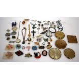 A LARGE QUANTITY OF MID 20TH CENTURY COSTUME and other jewellery to include broaches, badges,