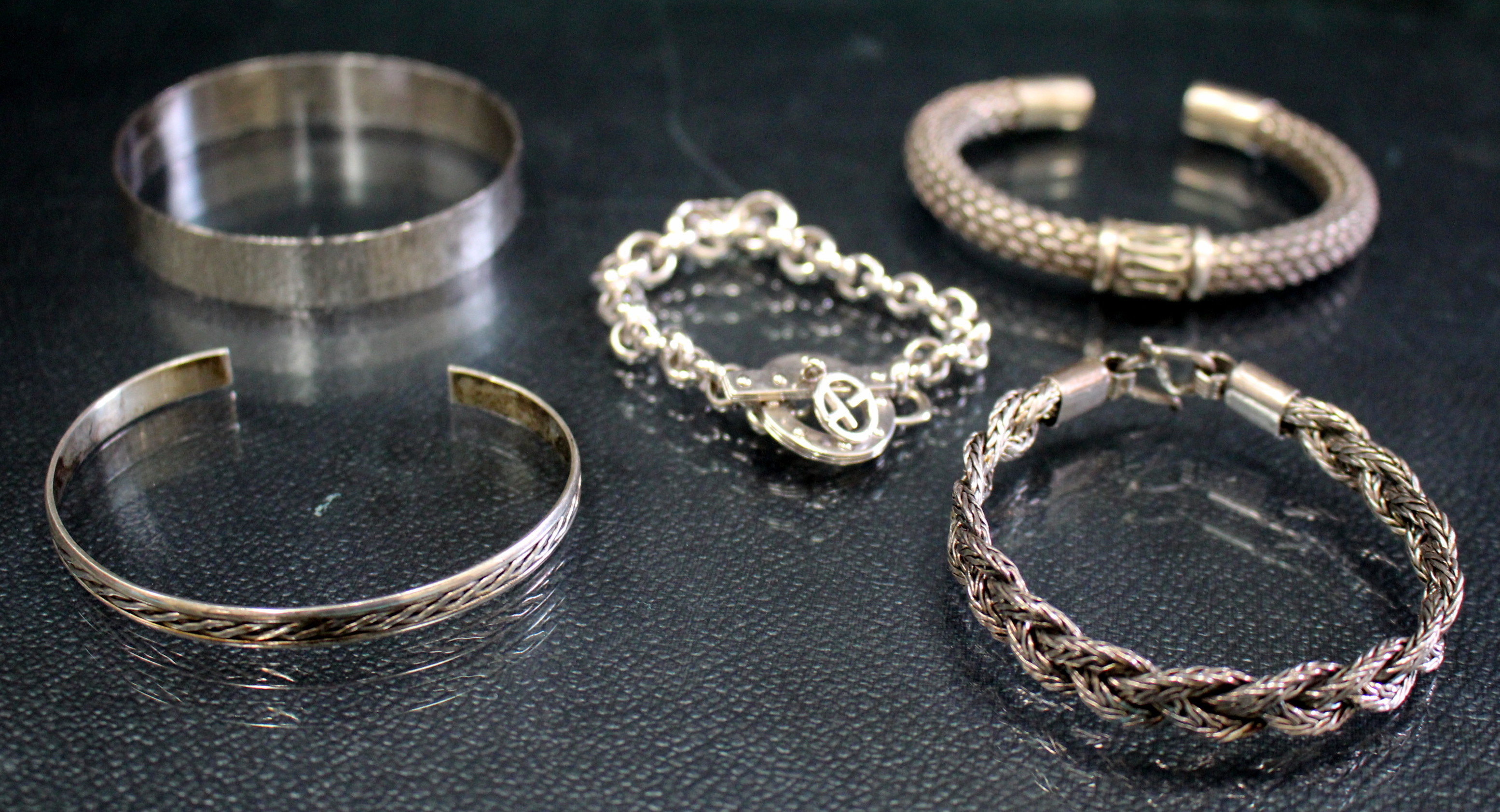 AN ARMANI WHITE METAL CHAIN LINK BRACELET together with two silver bracelets and two further white