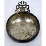 A 17TH CENTURY STYLE SILVER PORRINGER with pierced handle and marks for London 1929 and makers