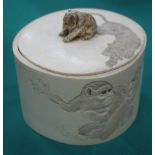 AN ANTIQUE JAPANESE IVORY BOX AND COVER, the lid with bear knop and tiger, the box decorated with