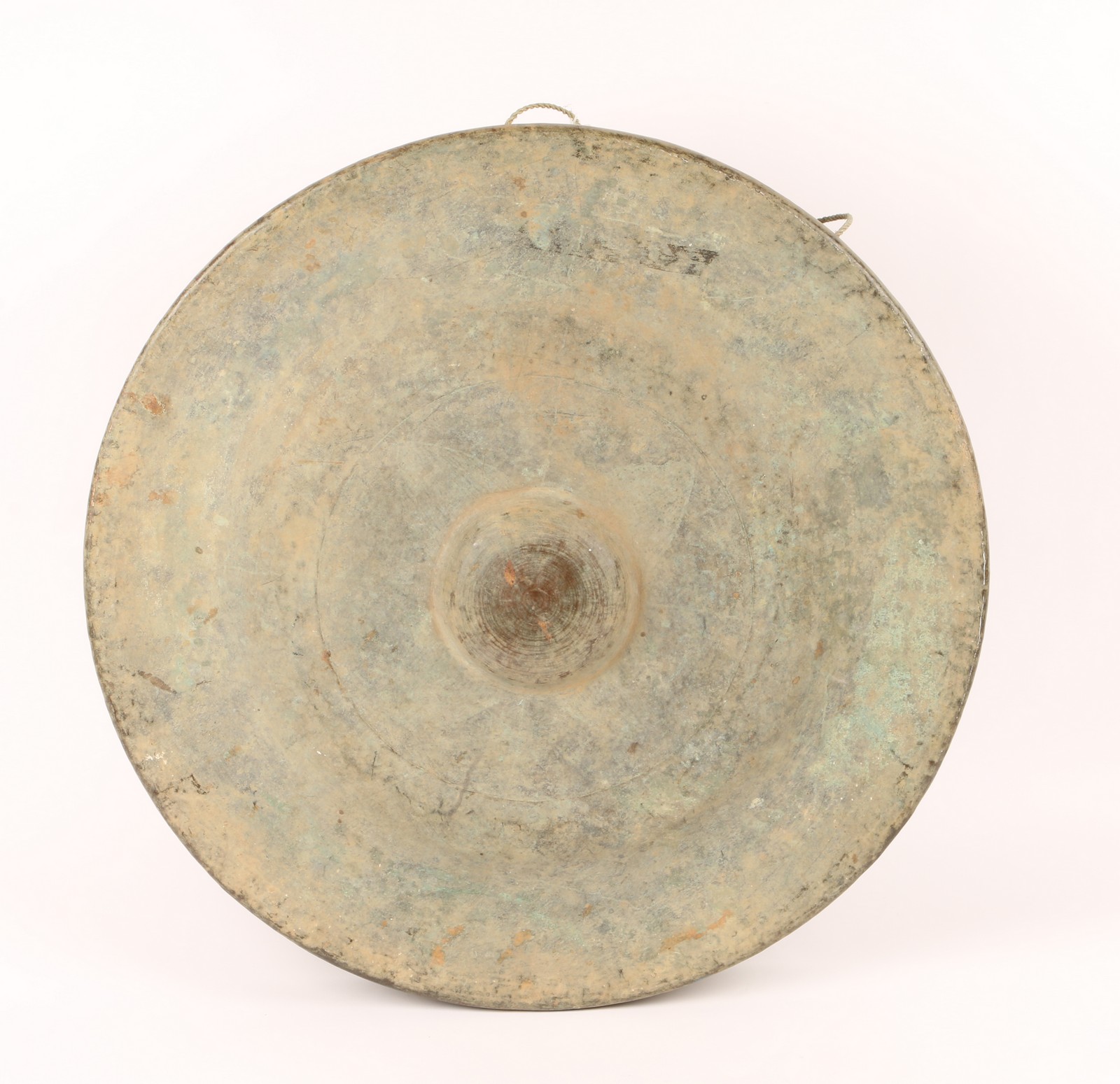 AN ANTIQUE TIMOR CIRCULAR METAL GONG with lobed centre, Indonesia, 64cm diameter