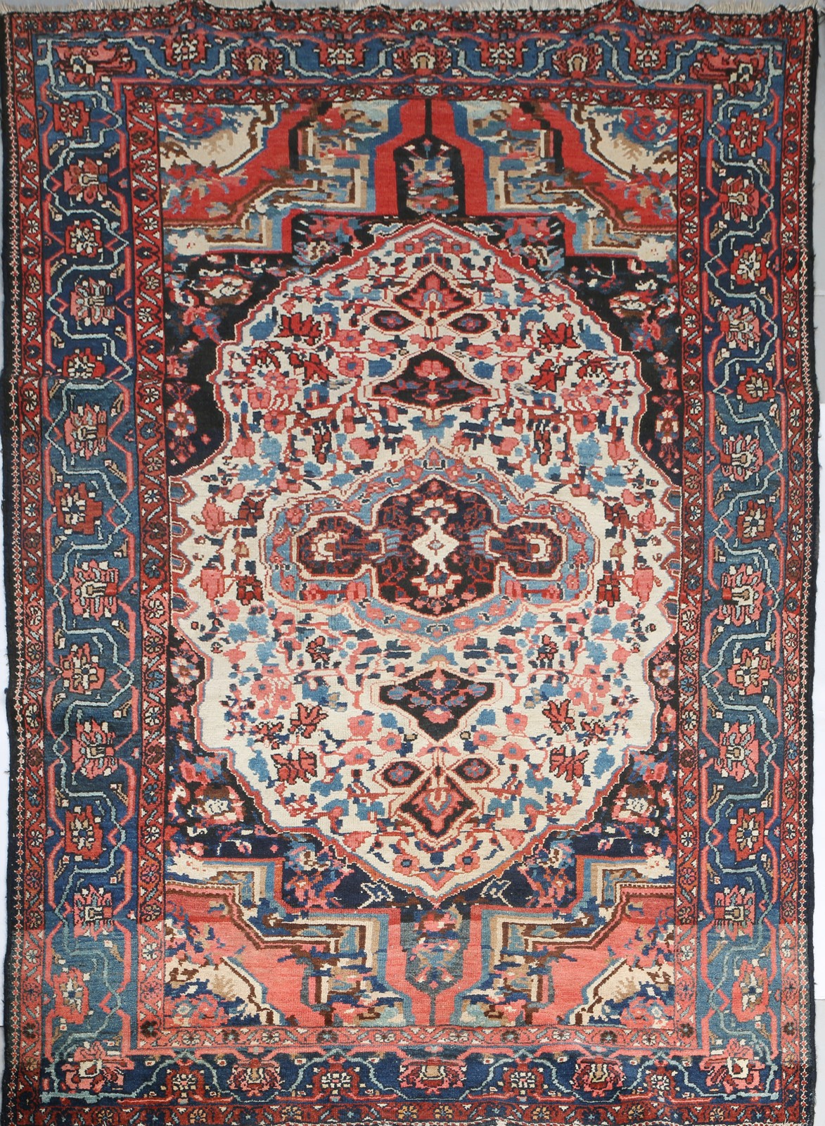 A BAKTIARI RED GROUND RUG with a central large white ground medallion and broad border, 228 x 150cm