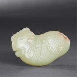 MING DYNASTY (1368-1644) A YELLOW JADE CHICKEN PENDANT L 6.6 cm. (2 5/8 in.) 明 黃玉包袝雞